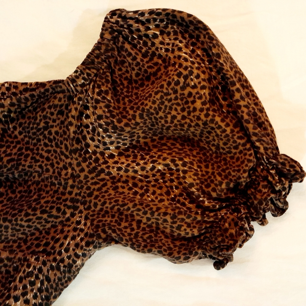 Leopard Print Button Down Crop Top - Picture 4 of 12